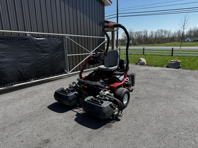 Toro-Greensmaster-Triflex-3300-Greens-Mower-2-640×480-1