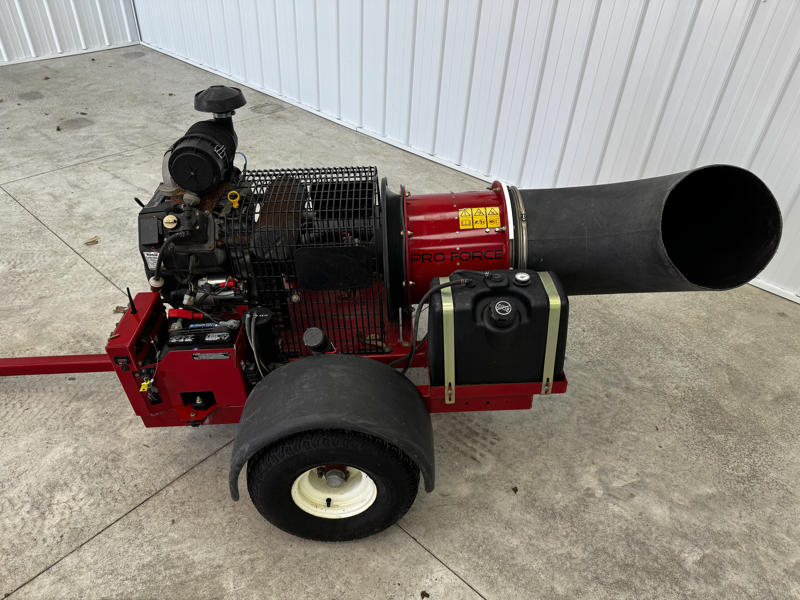 Toro-Pro-Force-Pull-Behind-Blower-3-800×600-1