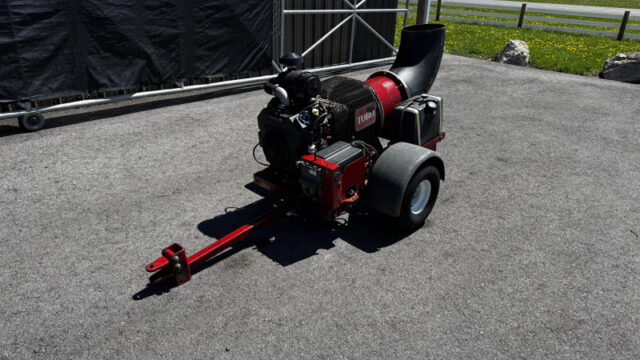 Toro-Pro-Force-Pull-Behind-Blower-6-800×600-1-1