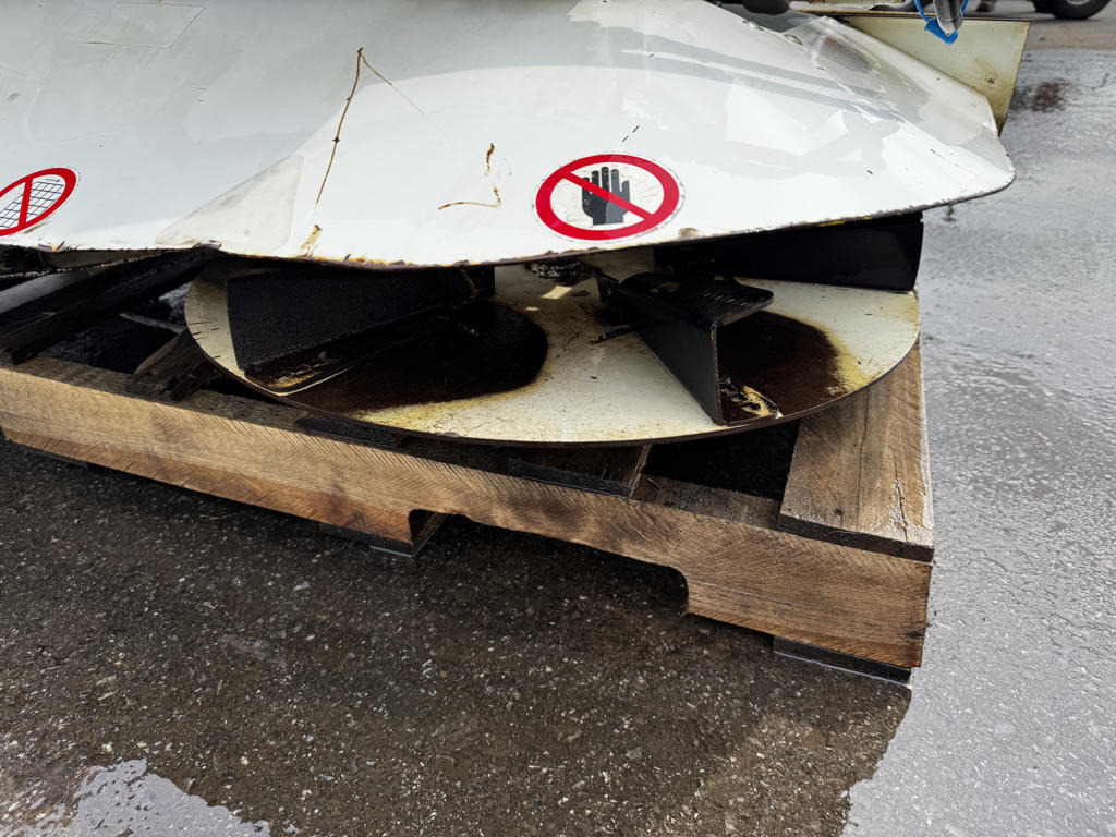 Dakota-410-Turf-Tender-Utility-Vehicle-Mounted-Top-Dresser-2-1024×768-1