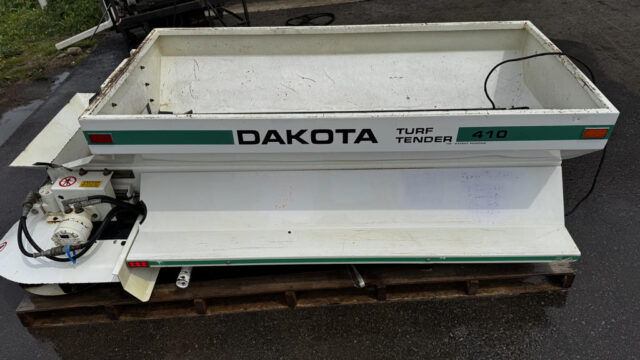 Dakota-410-Turf-Tender-Utility-Vehicle-Mounted-Top-Dresser-8-1024×768-1