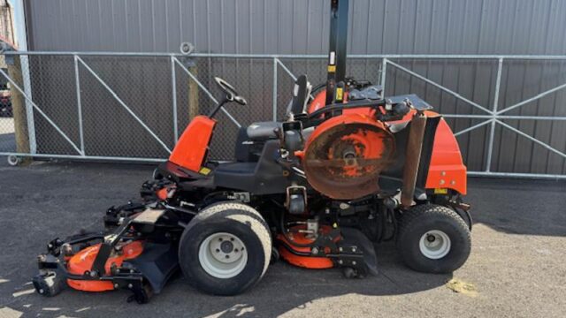 Jacobsen-AR722-Diesel-4WD-Contour-Rotary-Mower-4-800×600-1