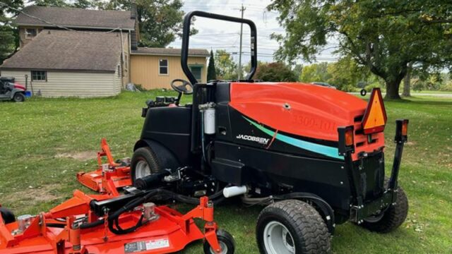 Jacobsen-HR9016-Turbo-Diesel-4WD-Wide-Area-Mower-6-800×600-1