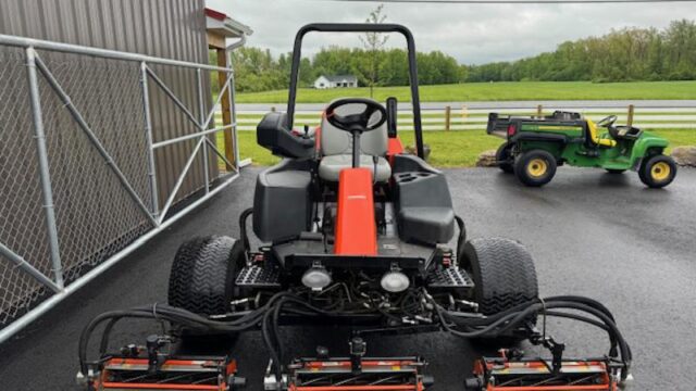 Jacobsen-LF-550-Diesel-2WD-Fairway-Mower-1-800×600-1