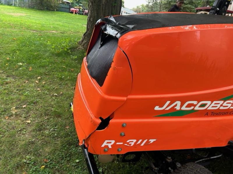 Jacobsen-R311T-Diesel-4WD-Wide-Area-Mower-1-800×600-1-2