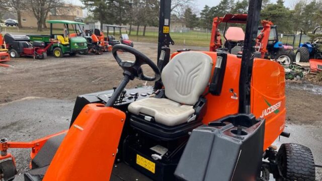 Jacobsen-R311T-Diesel-4WD-Wide-Area-Mower-11-800×600-1