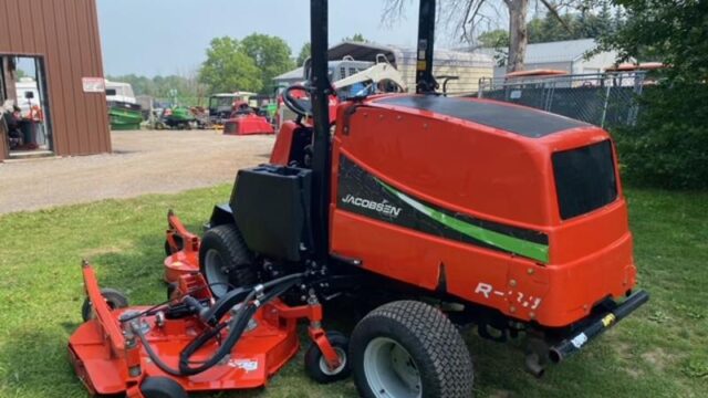 Jacobsen-R311T-Diesel-4WD-Wide-Area-Mower-8-800×600-1-1