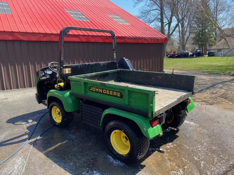 John-Deere-Pro-Gator-2WD-Gas-Utility-Vehicle-2-800×600-1