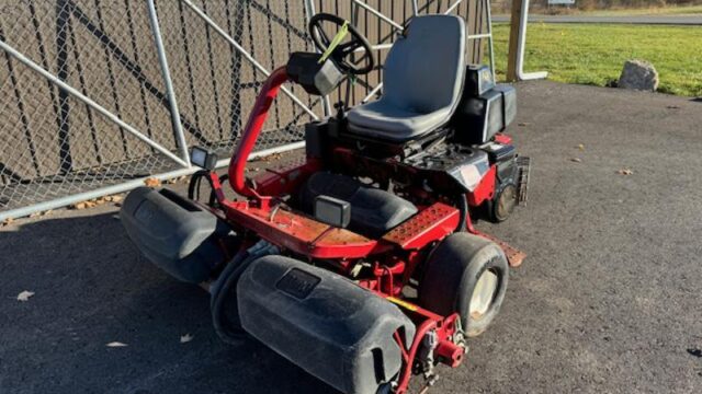 Toro-Greensmaster-3150-Gas-2WD-Greens-Mower-1-800×600-1-1