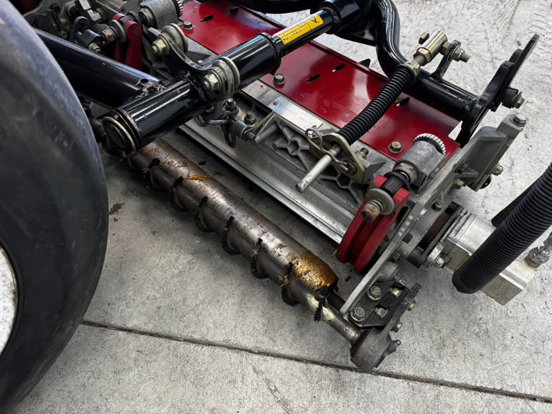 Toro-Reelmaster-3550-Diesel-3WD-Reel-Mower-8-800×600-1-1