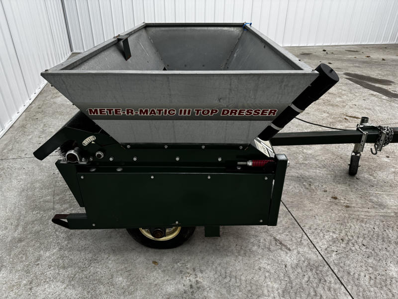 Turfco-Metermatic-III-Pull-Behind-Top-Dresser-5-800×600-1