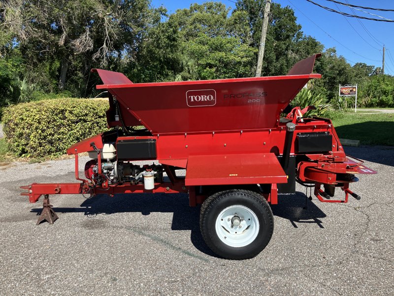 2015_Toro_ProPass_200_Used_Top_Dresser_Statewide_Turf_Equipment_700T-076(2).jpg.41bab85c1b96c4f42d08ff391594a670.jpg