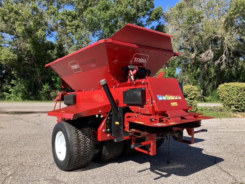 2015_Toro_ProPass_200_Used_Top_Dresser_Statewide_Turf_Equipment_700T-076(3).jpg.73a06d13c629bc6349fdb6720a11c145.jpg