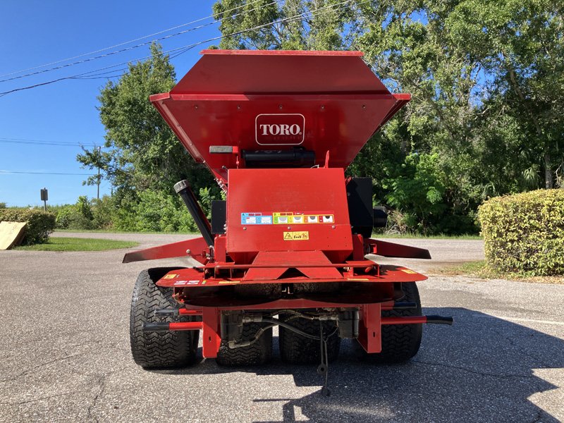 2015_Toro_ProPass_200_Used_Top_Dresser_Statewide_Turf_Equipment_700T-076(4).jpg.750cafb597b5430f860c9f4f0f274cf8.jpg