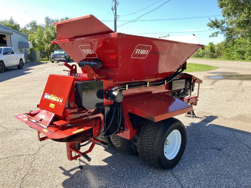 2015_Toro_ProPass_200_Used_Top_Dresser_Statewide_Turf_Equipment_700T-076(5).jpg.06e928c3eddb89f1e193e9d66b6d8258.jpg