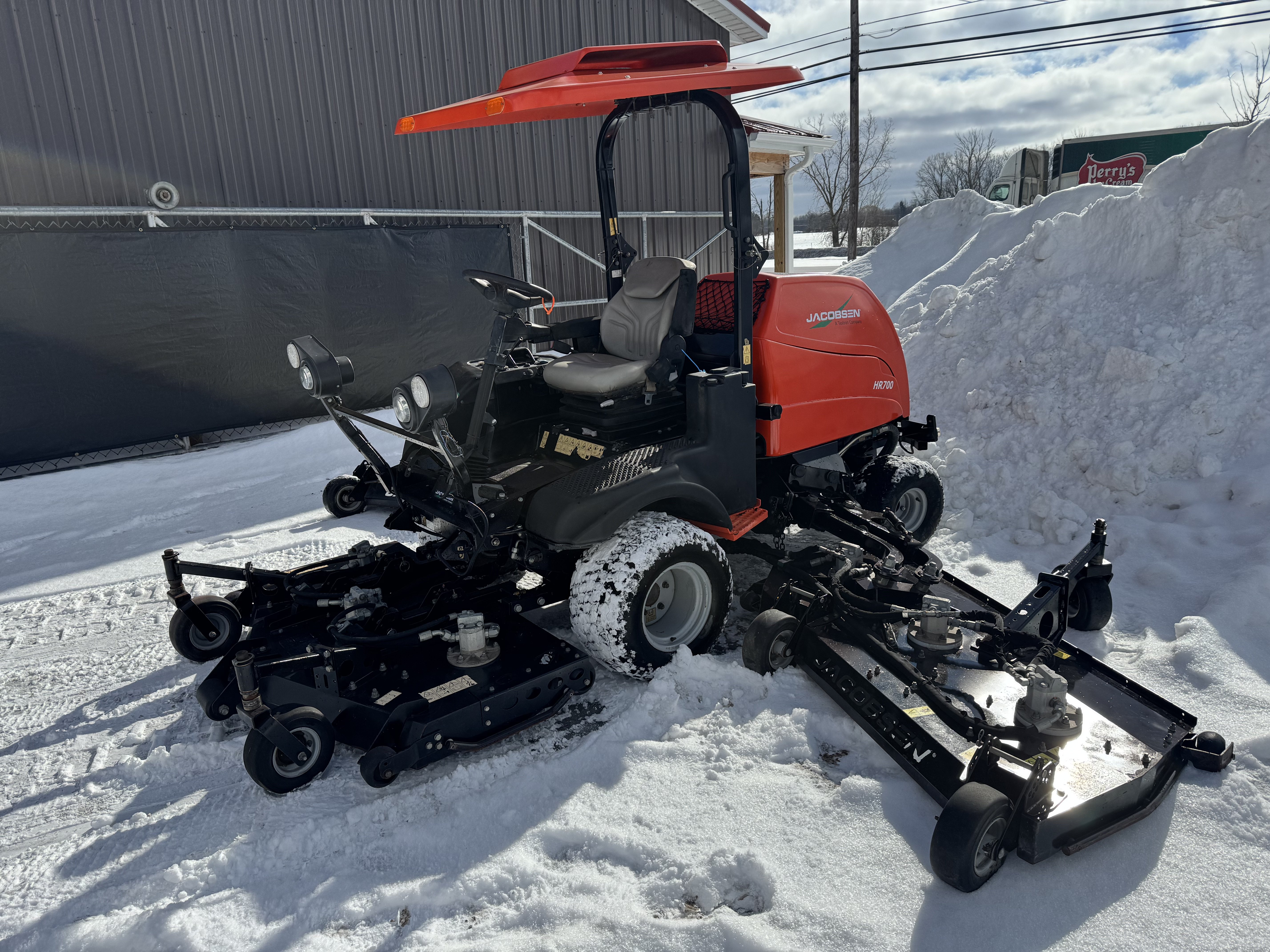 Jacobsen-HR-700-RotaryMower-2.jpeg.8441f743f16c735e3a27b83f9e0c8414.jpeg