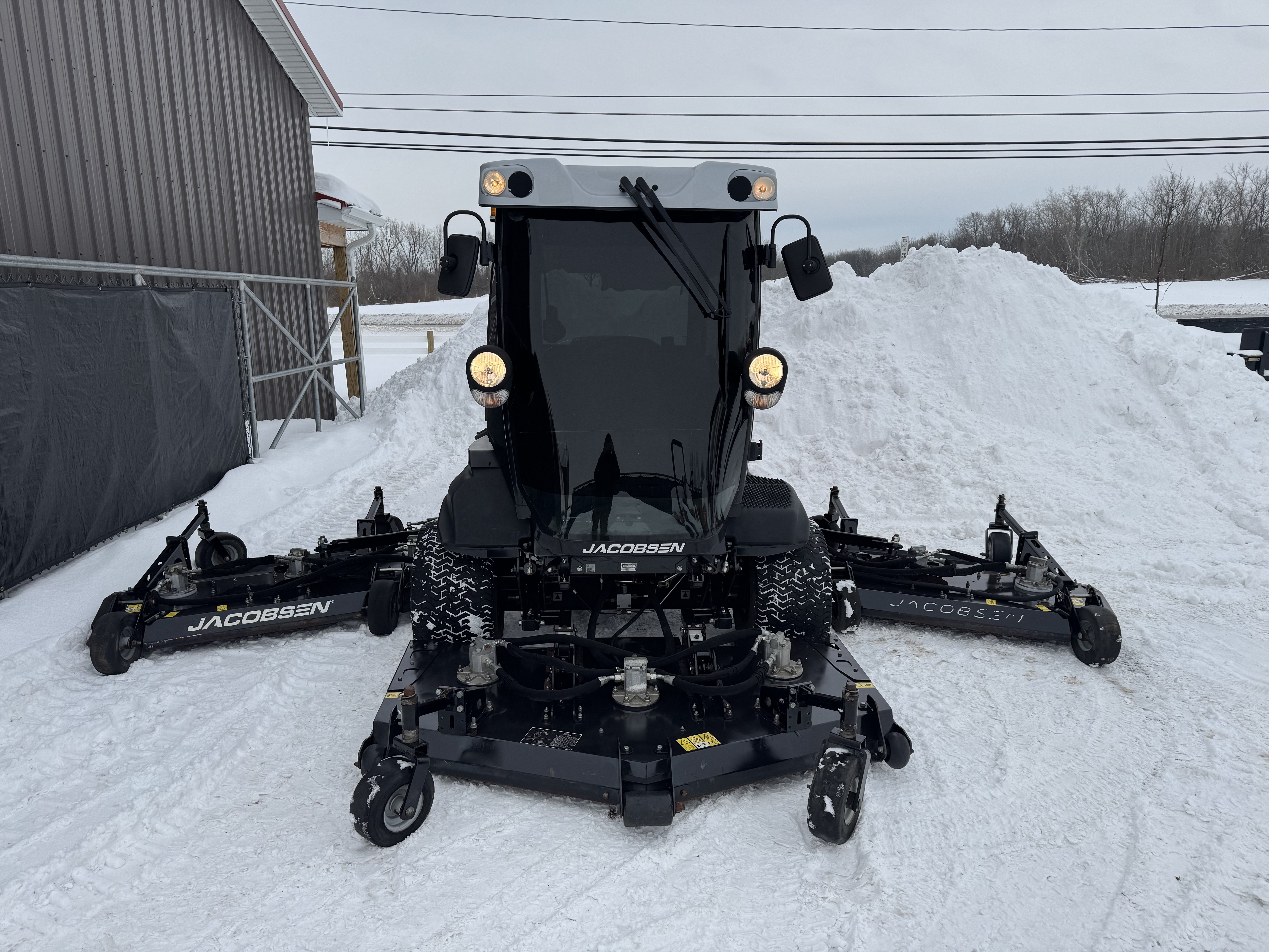 Jacobsen-HR800-Cab-Rotary-Mower-4.jpeg.091f3130eae49942cdbd4dfeb75bf3e1.jpeg