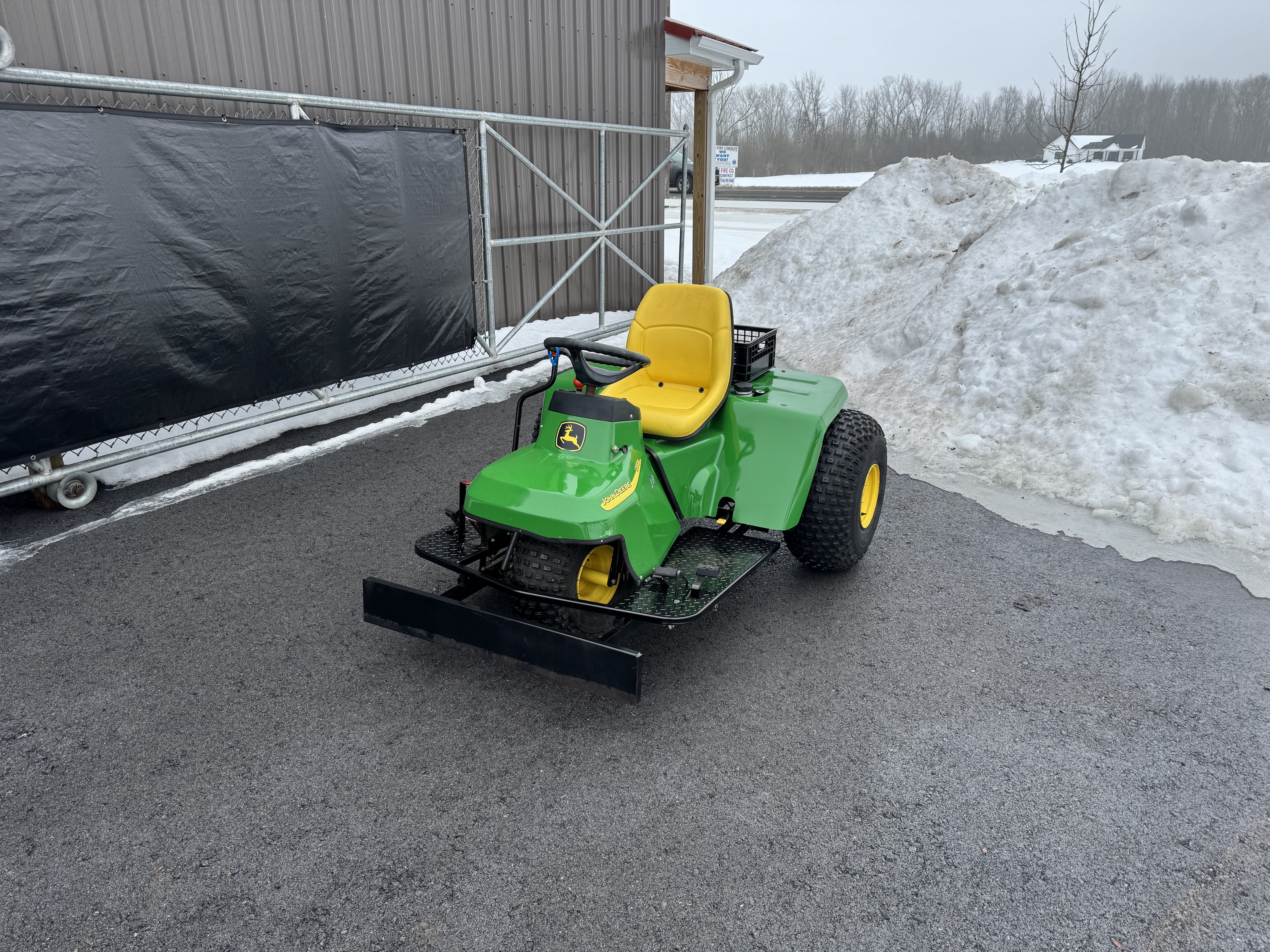 John-Deere-1200A-Bunker-Rake-1.jpeg.cfee25823fb86327f3e8ead6008e2f98.jpeg