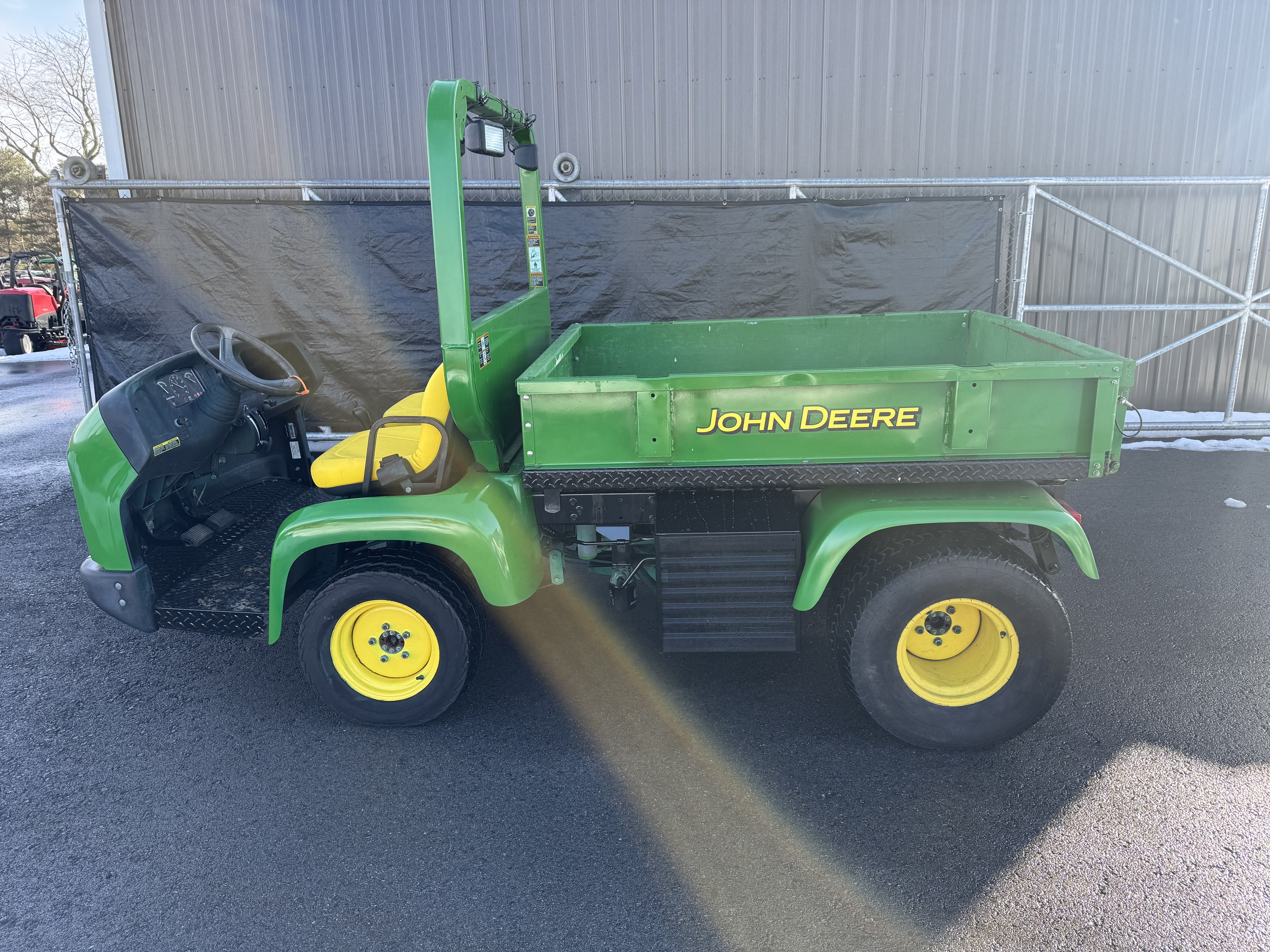 John-Deere-2020D-utility-cart-8.jpeg.f69358ca54874a430af8e48592fd1766.jpeg