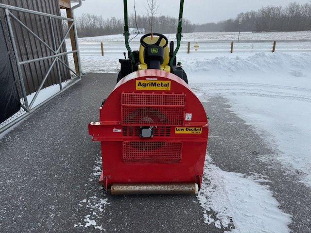 John-Deere-580-riding-mower-with-agri-metal-2500-blower-1.jpeg.74f4134f0093ca03946e6feaef6d5726.jpeg