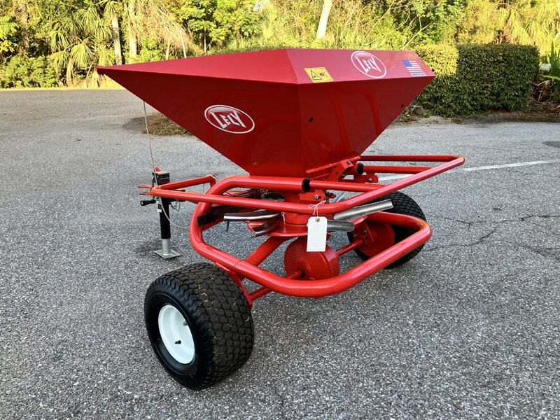 Lely_WFR_Used_Fertilizer_Spreader_700L-007(4).jpg.4fc44b4db913f6206de159db0c04af2b.jpg