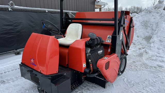 Smithco-Sweepstar-60G-3.jpeg.0684c1a27767469af9095f5cf334d570.jpeg