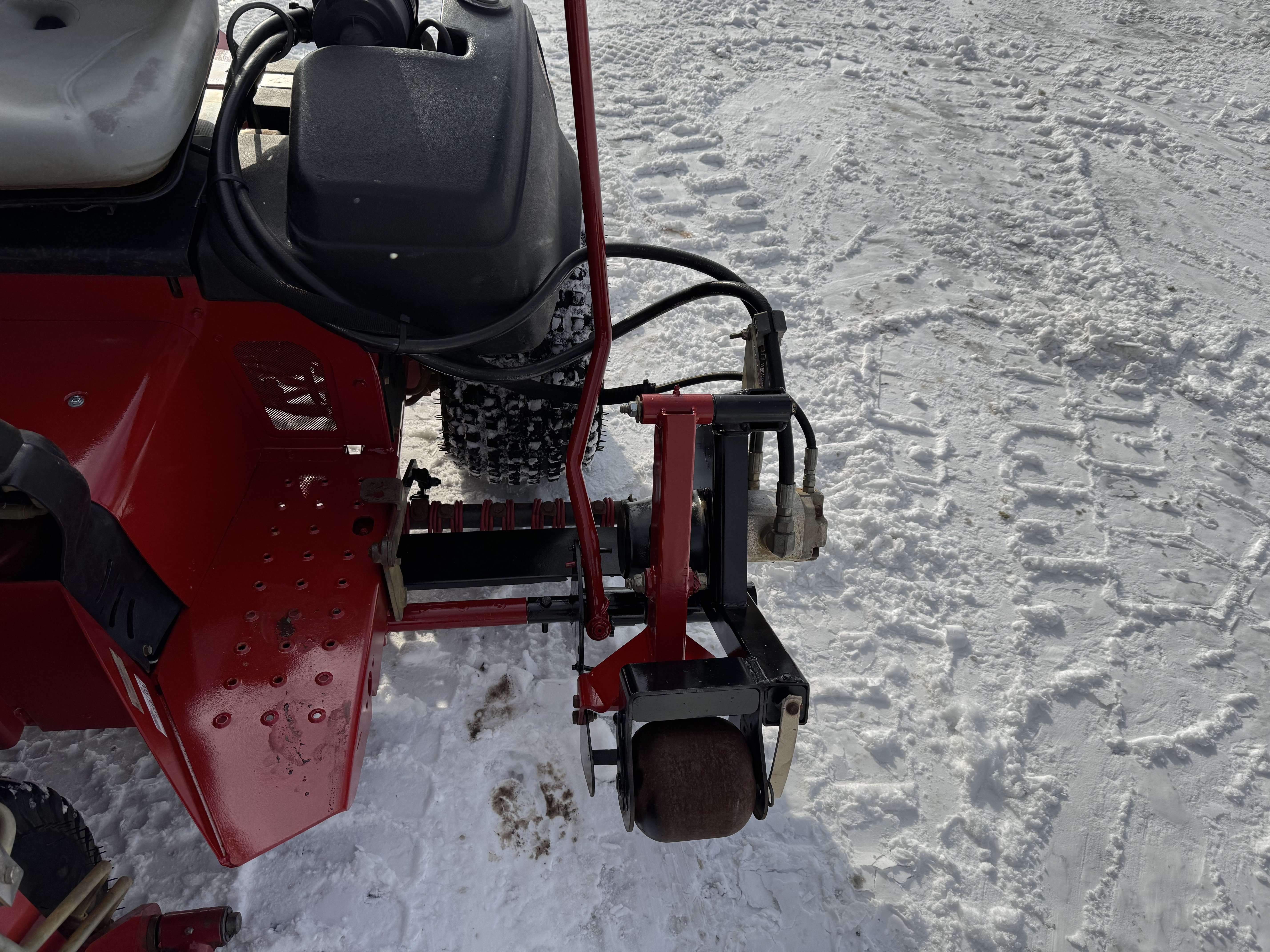 Toro-5040-SandPro-Bunker-Rake-5.jpeg.a008d9df12b90f3f8d97f3928cb6566f.jpeg