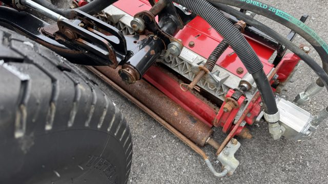 Toro-5210-Reelmaster-2×4-Fairway-Mower-7.jpeg.c284463c752169827cb6c70b9522ef6f.jpeg