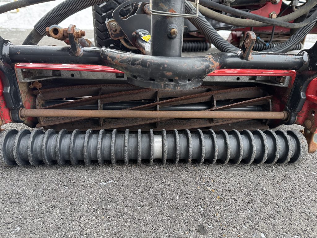 Toro-5210-Reelmaster-2×4-Fairway-Mower-8.jpeg.48f916bb758eb6cb7cbc8b40624a73f4.jpeg