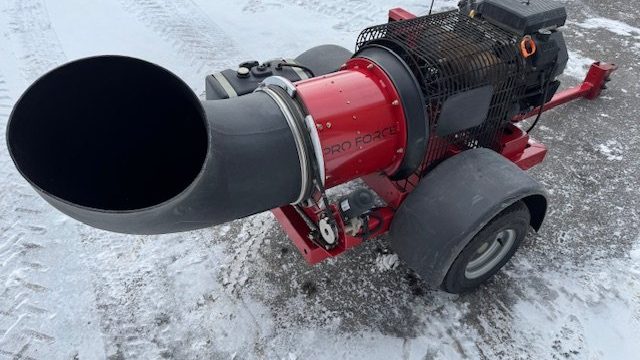 Toro-Blower-3.jpeg.4985e49f7137a6d4dd1afb2c61a48cff.jpeg