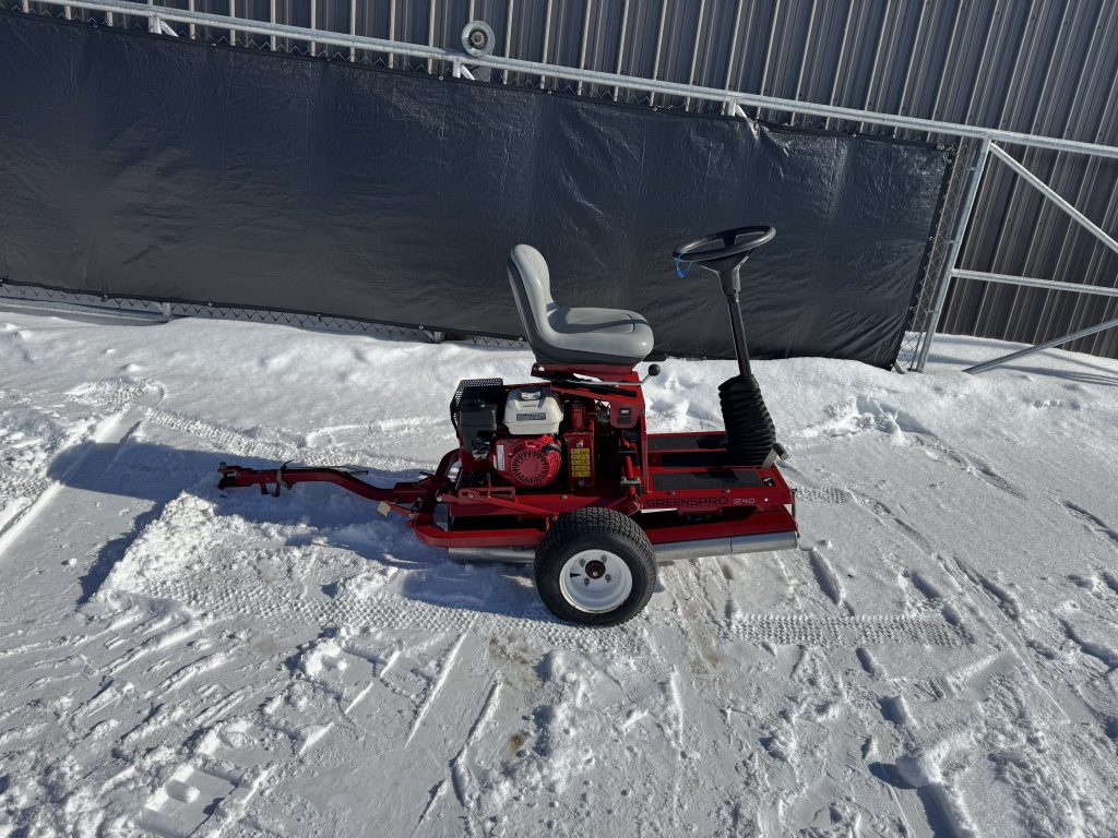 Toro-GreensPro-Greens-Roller-1.jpeg.d6fe8b597185bbdd19bd7bf22add0d0b.jpeg