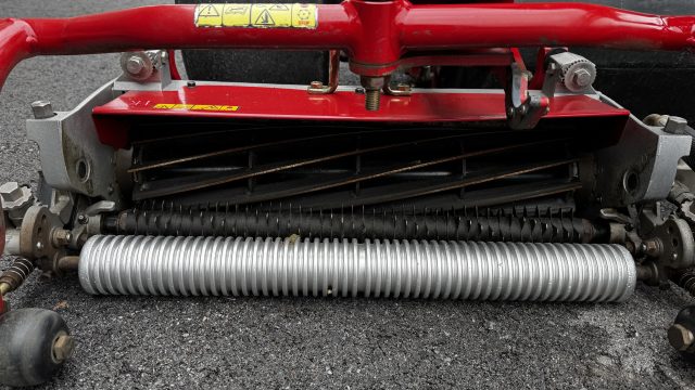 Toro-Greensmaster-3250-Diesel-3WD-Greens-mower-1.jpg.28e5795671e8df84115c346d86a6dc06.jpg