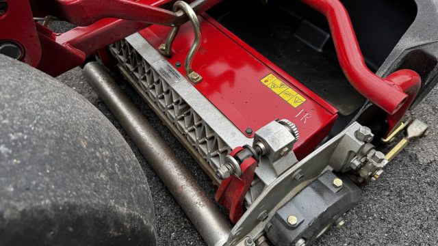 Toro-Greensmaster-3250-Diesel-3WD-Greens-mower-2.jpg.bcb25329703bb6f7cd1a5ae22b0f0690.jpg