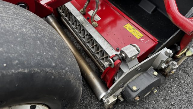 Toro-Greensmaster-3250-Diesel-Greens-Mower-2.jpg.a3508eee259c24acf7446f2a52265f54.jpg