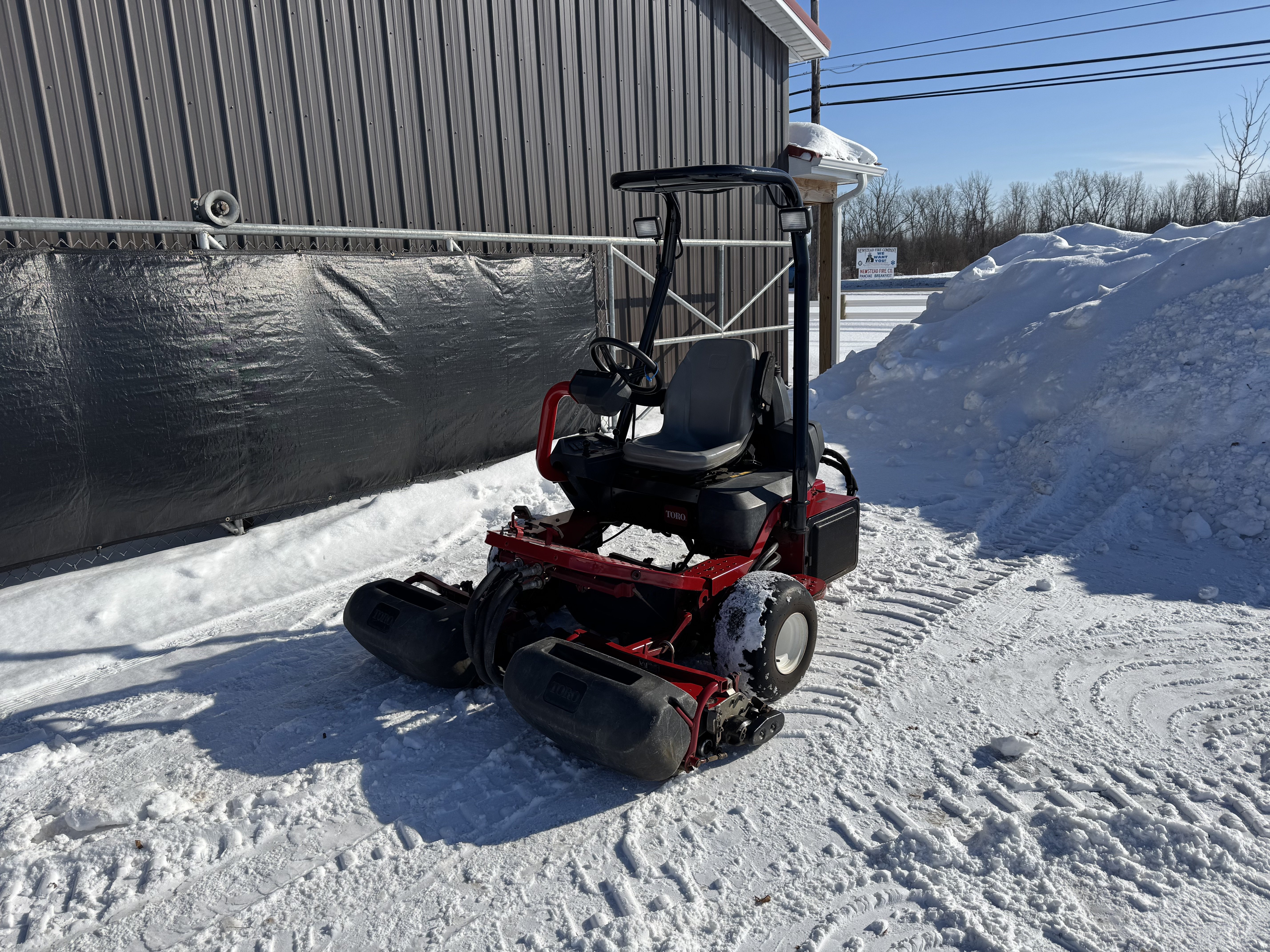 Toro-Greensmaster-3250D-3×3-Diesel-Engine-Greens-Mower-1.jpeg.b9f228d292cf01f76bb8fc78531a4bc3.jpeg