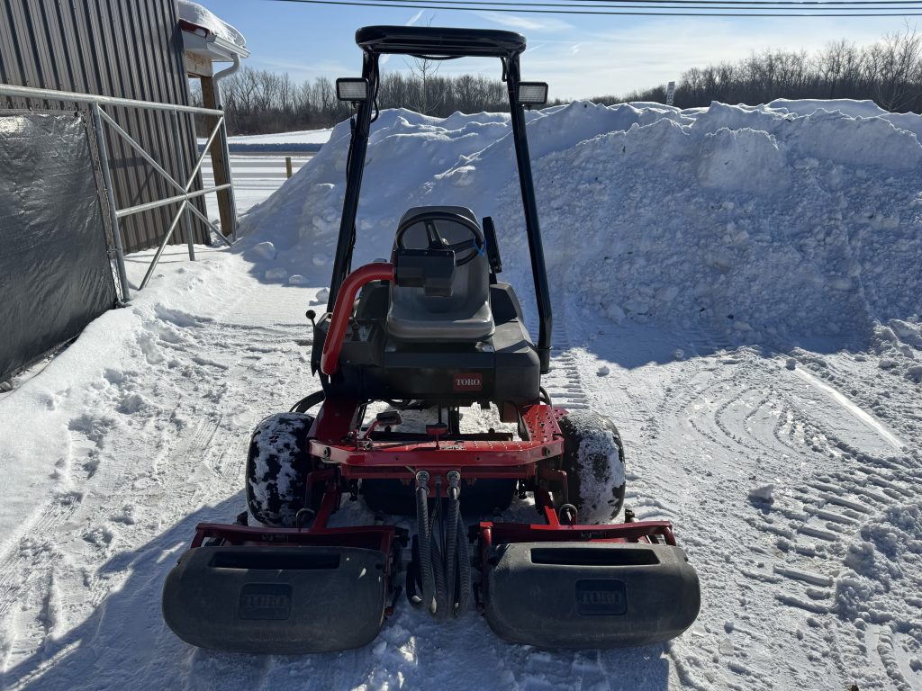 Toro-Greensmaster-3250D-3×3-Diesel-Engine-Greens-Mower-2.jpeg.f9cbe479ee9d3cb8a86d695bf1ab7047.jpeg