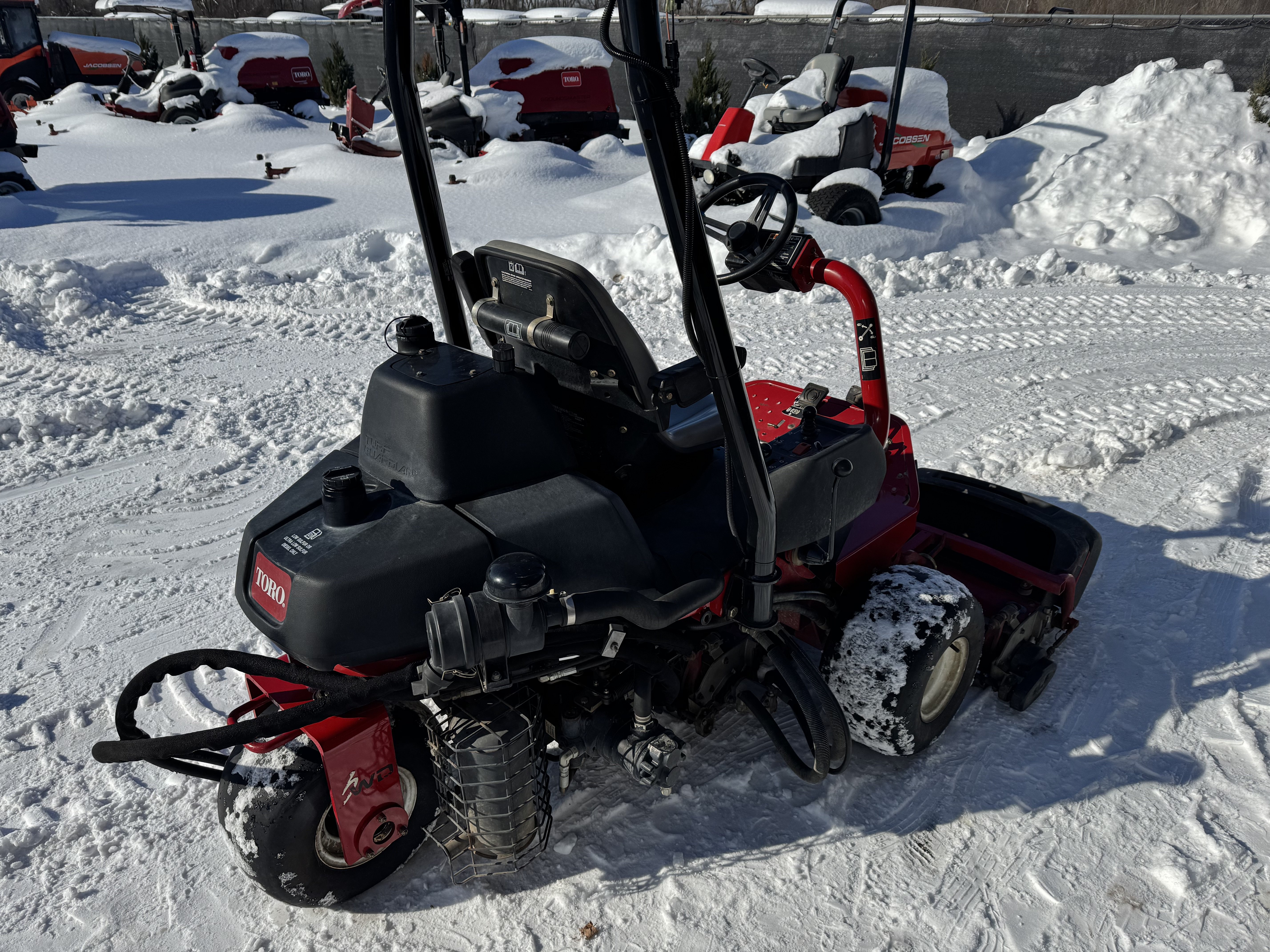 Toro-Greensmaster-3250D-3×3-Diesel-Engine-Greens-Mower-4.jpeg.0c4c47b27030aeba96b7f0c6f460b4e6.jpeg