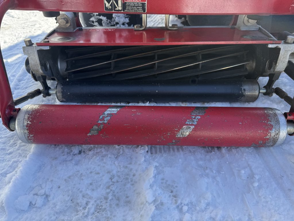Toro-Greensmaster-3250D-3×3-Diesel-Engine-Greens-Mower-6.jpeg.383627ad536b48864f3d981c05c11be4.jpeg