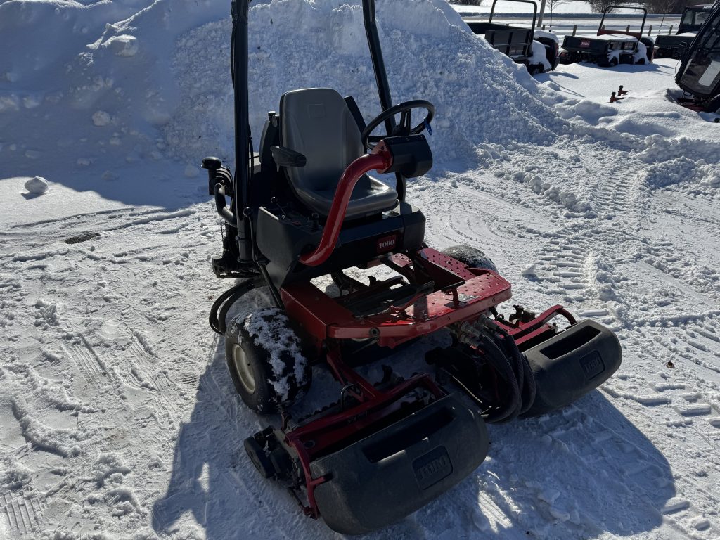 Toro-Greensmaster-3250D-3×3-Diesel-Engine-Greens-Mower-7.jpeg.e58d442bbcfd0c150c4f5c6e6b7bcd01.jpeg