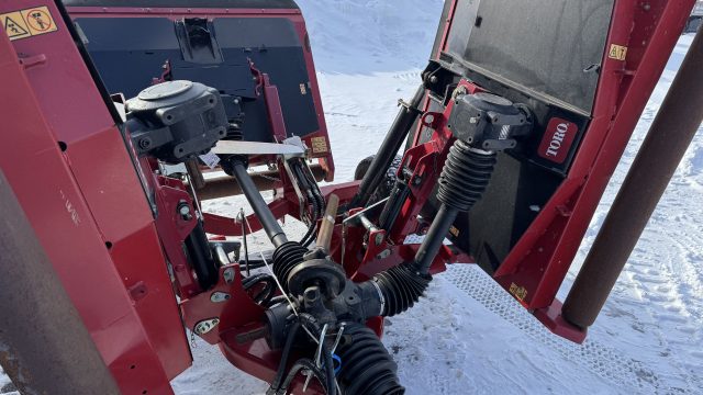 Toro-Groundsmaster-1200-Rotary-Mower-Pull-4.jpeg.7e837d24645f8884843d1521bf5e89b6.jpeg
