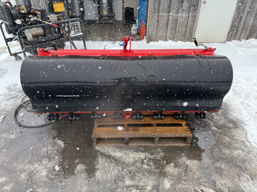 Toro-ProCore-880-Aerator-2.jpeg.18326e7f2fcbb4bb0e7028b47224bc5b.jpeg