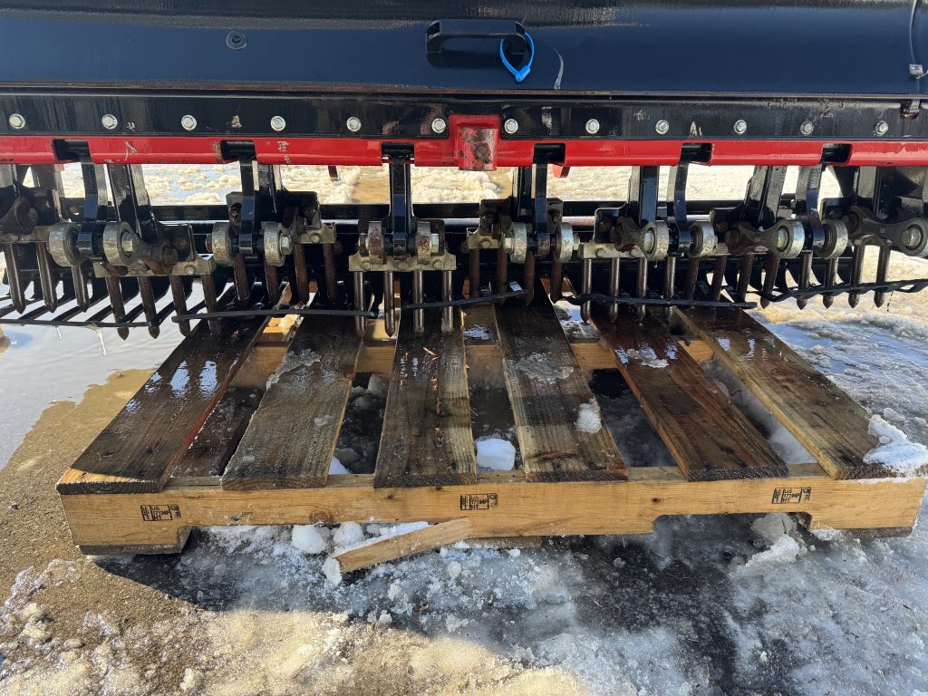Toro-ProCore-880-Aerator-2.jpeg.ddb76e61cfc11de7b414bd38981cf744.jpeg
