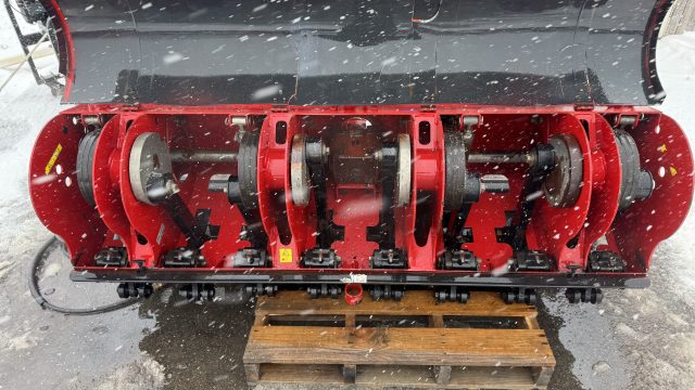 Toro-ProCore-880-Aerator-3.jpeg.f3946a24bd127ed784e8c8044d28c2df.jpeg
