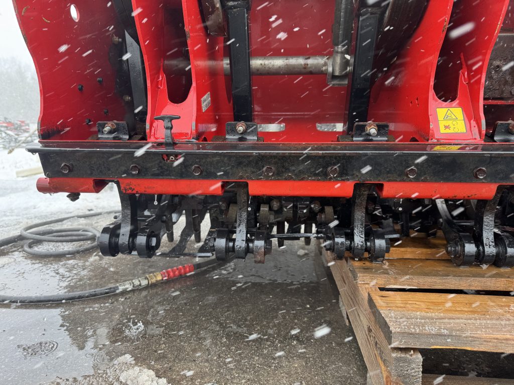 Toro-ProCore-880-Aerator-4.jpeg.824865602682085be23d517e9df953b2.jpeg