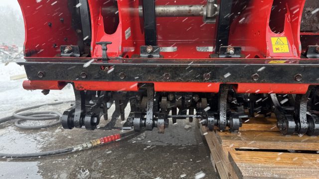 Toro-ProCore-880-Aerator-4.jpeg.824865602682085be23d517e9df953b2.jpeg