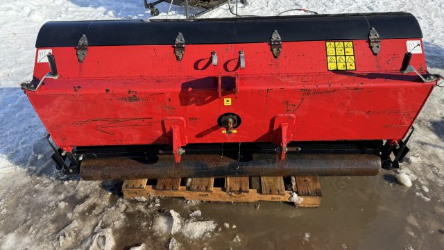 Toro-ProCore-880-Aerator-5.jpeg.649bd9486e344cc0fafe4a6aa26aad95.jpeg