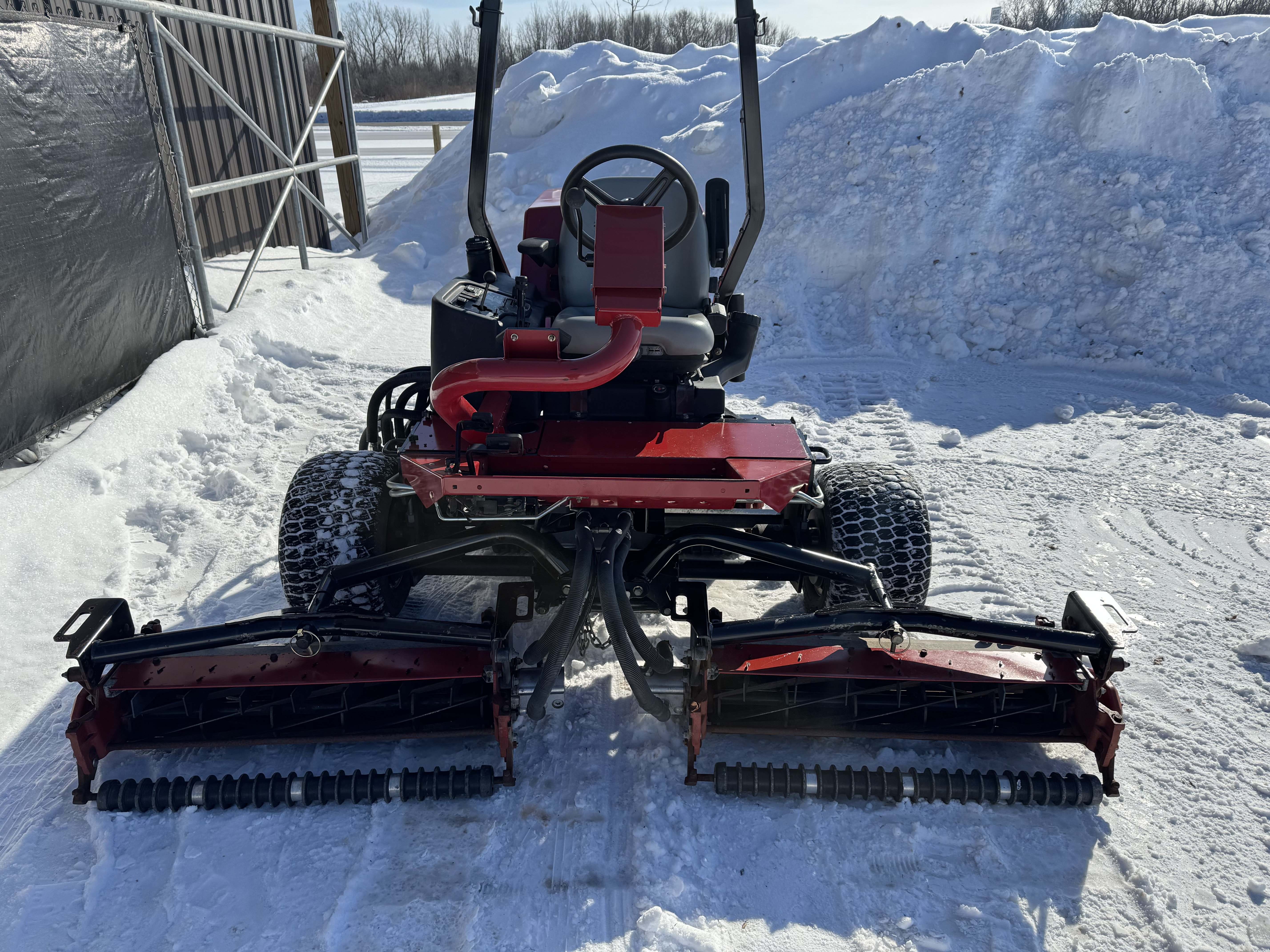 Toro-Reelmaster-3100D-Greens-Mower-2.jpeg.0d1591f9fe056dcba108c9a90fffb850.jpeg