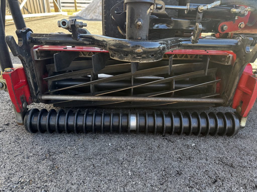 Toro-Reelmaster-5610-Fairway-Reel-Mower-9.jpg.91e8d6e8d8c2ad17139cc33b610028ec.jpg