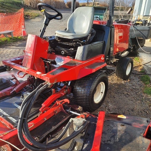 Toro4100RoughMower3.jpg.783f005b86f2a41b2253029afb9b2e5a.jpg
