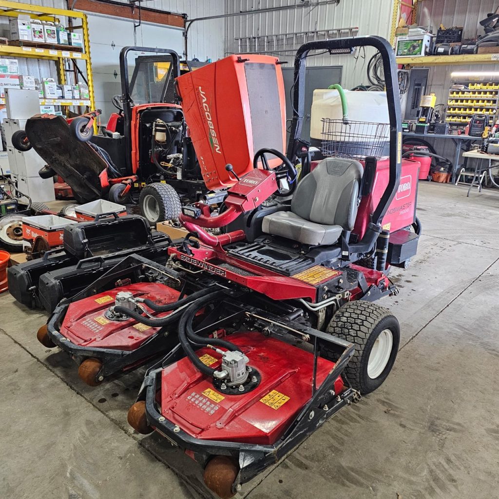 ToroGroundsmaster2.jpg.952dcfd5c1d69ae1f9de93feca8ec938.jpg